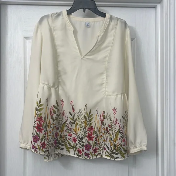 Old Navy Long Sleeve Floral Blouse. Size XL - Picture 1 of 3